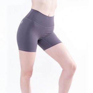 P’tula Betsy short size L, 4” inseam